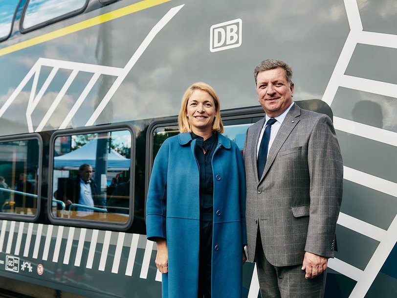 Von der Bahnmesse InnoTrans nach Bayern: Deutsche Bahn zeigt im Ideenzug Südostbayernbahn Zukunft des Regionalverkehrs